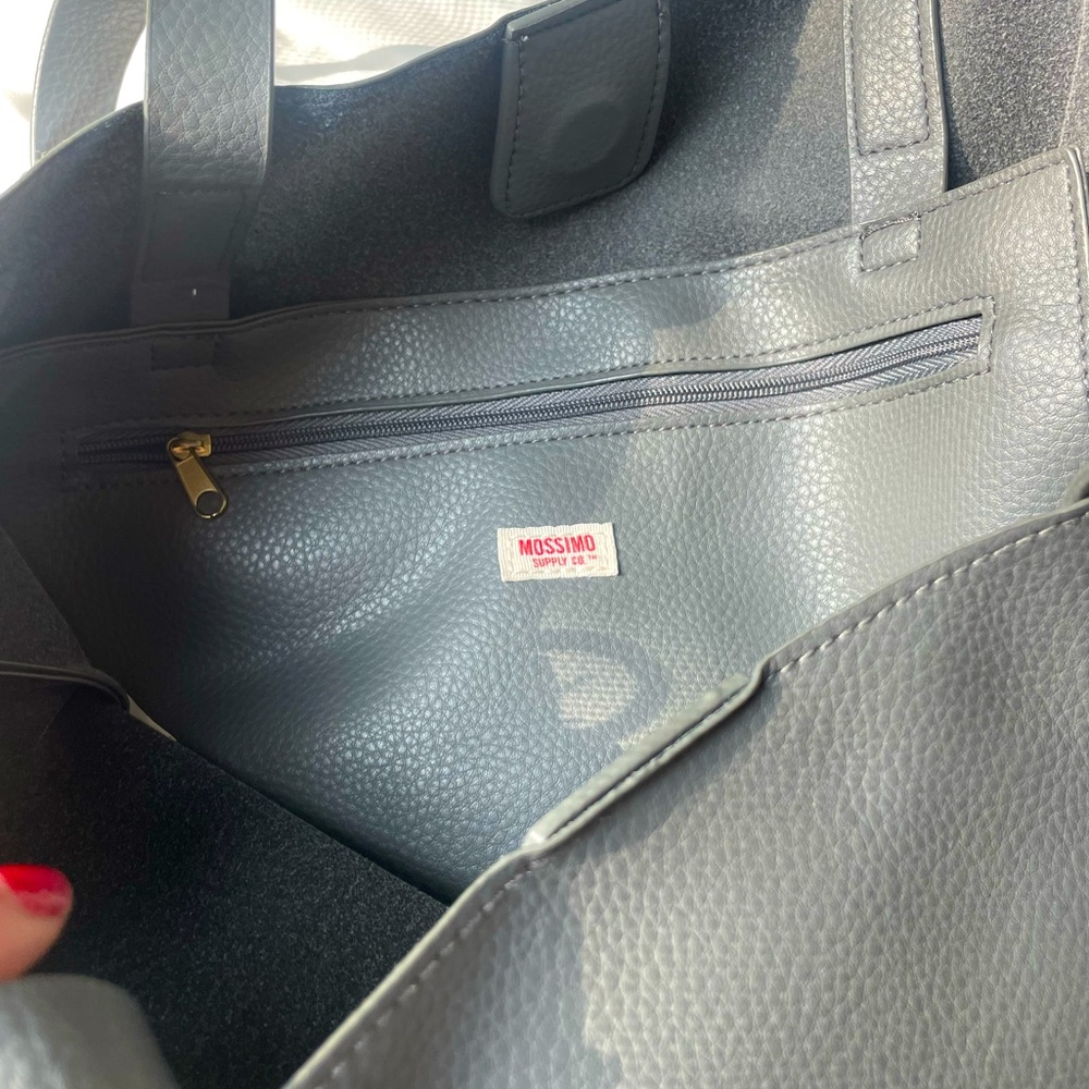 Big leather tote bag, target brand. Shoulder bag. Grey.